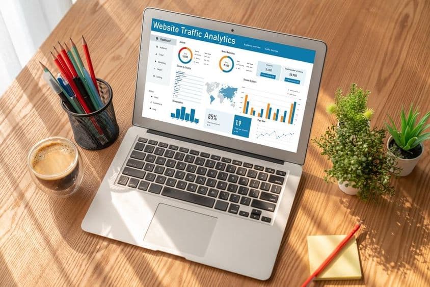 A SEO keresőoptimalizálás és weboldal forgalmának elemzése.