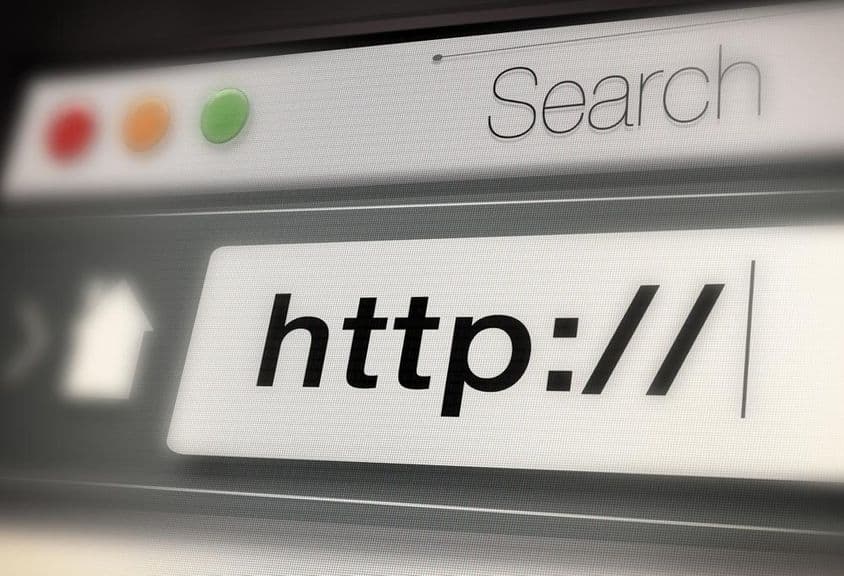Web és keresősáv url-je a számítógép képernyőjén.