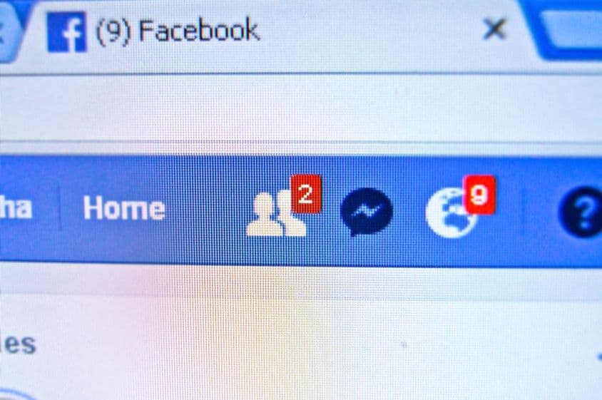 A Facebook weboldal a monitoron.