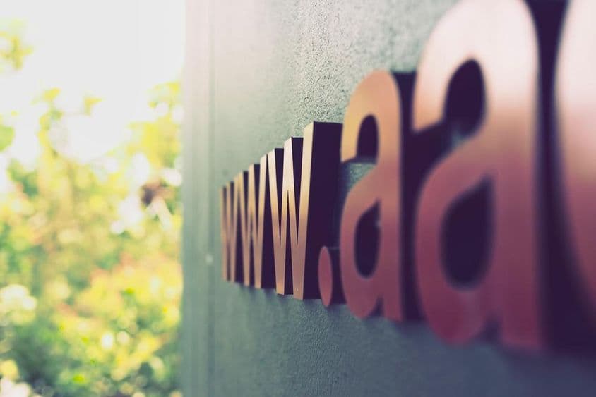 A domain falon kiírva.