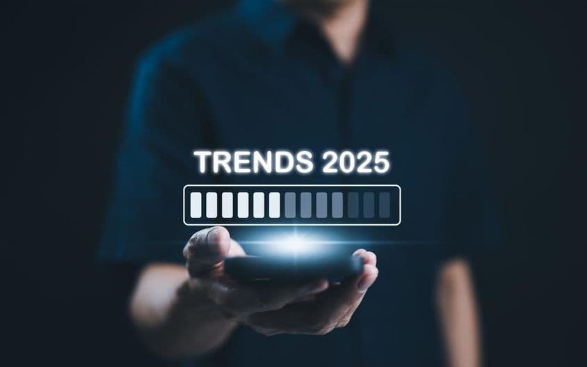 2025-ös SEO trendek betöltési sávval.