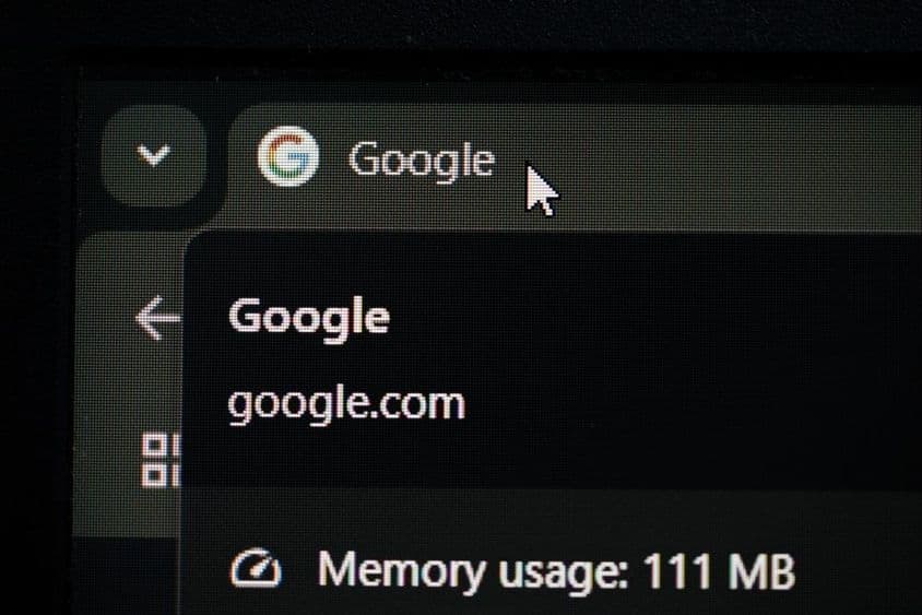 Google kereső dark módban.