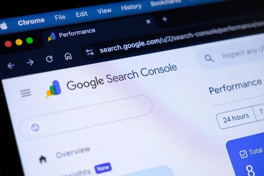 A Google Search Console mélyreható elemzéseket biztosít.